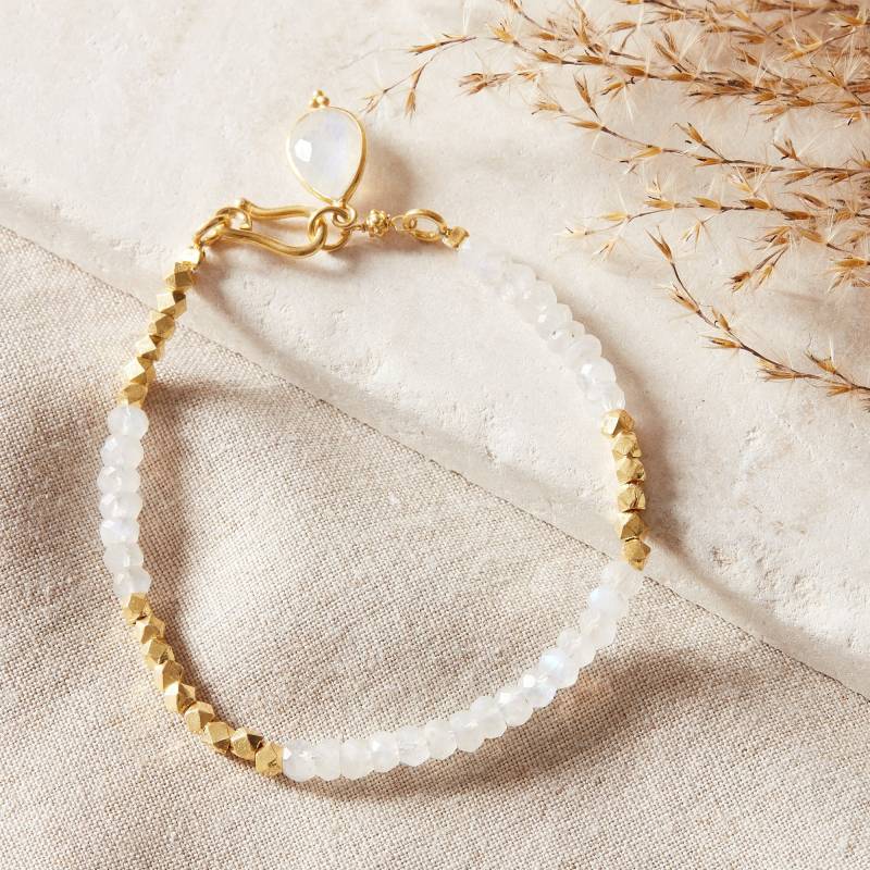 Mondstein Tropfen Armband Gold Vermeil Perlen Stacking Armband, Freundschaft von Rochejewels