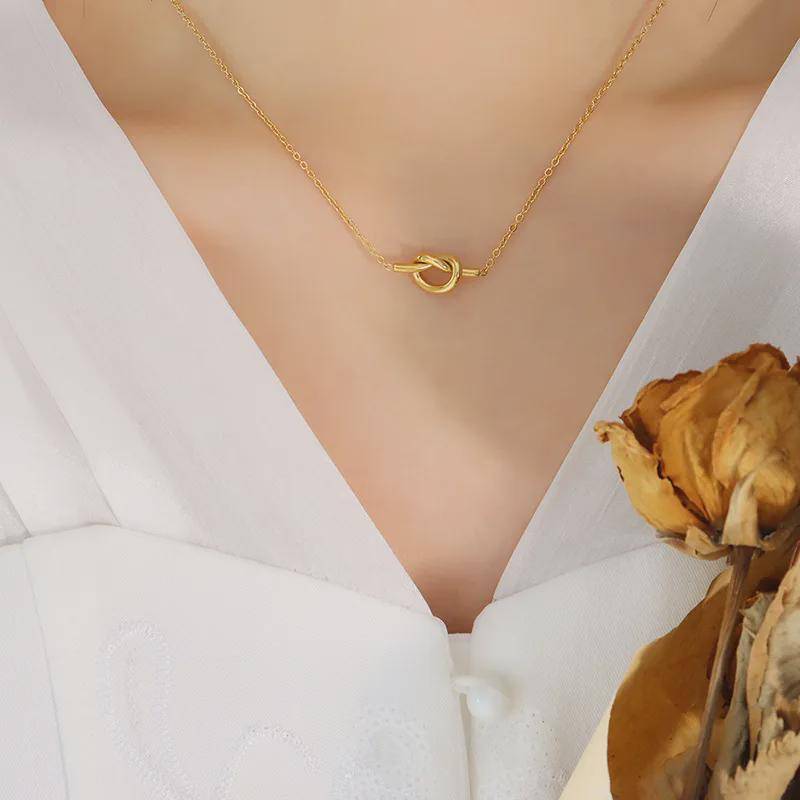 18K Vergoldete Knotenkette 18K Vergoldete Knotenkette von RochellaMarket1