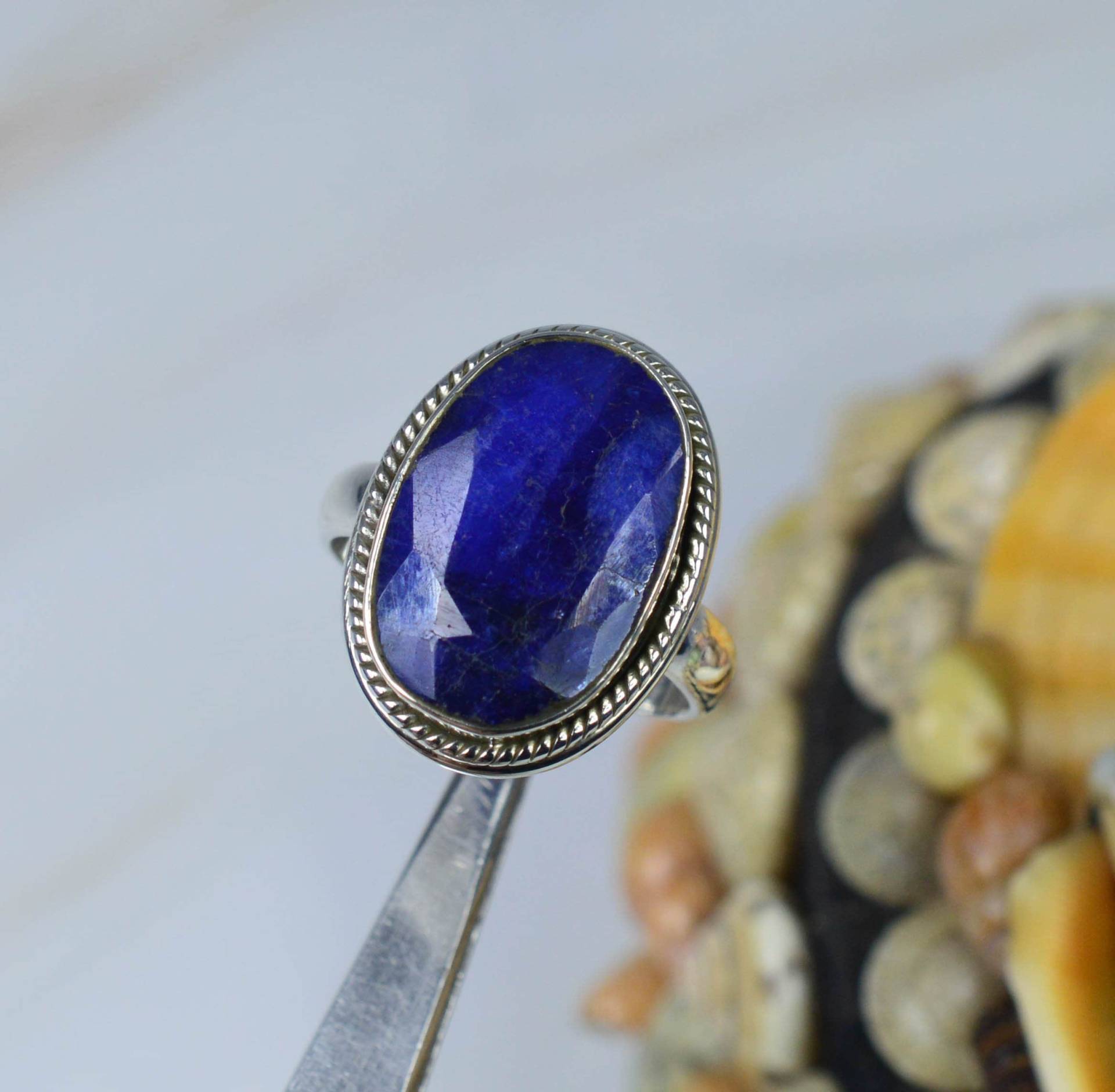 Blauer Saphir 925 Sterling Silber Edelstein Facettiert Ring ~Designer ~ Oval Form Handgemachter Weihnachtsgeschenk Edelsteinschmuck Blauer Saphir 925 Sterling Silber Edelstein Facettiert Ring ~Designer ~ Oval Form Handgemachter Weihnachtsgeschenk Edelsteinschmuck von Rock925Jewels