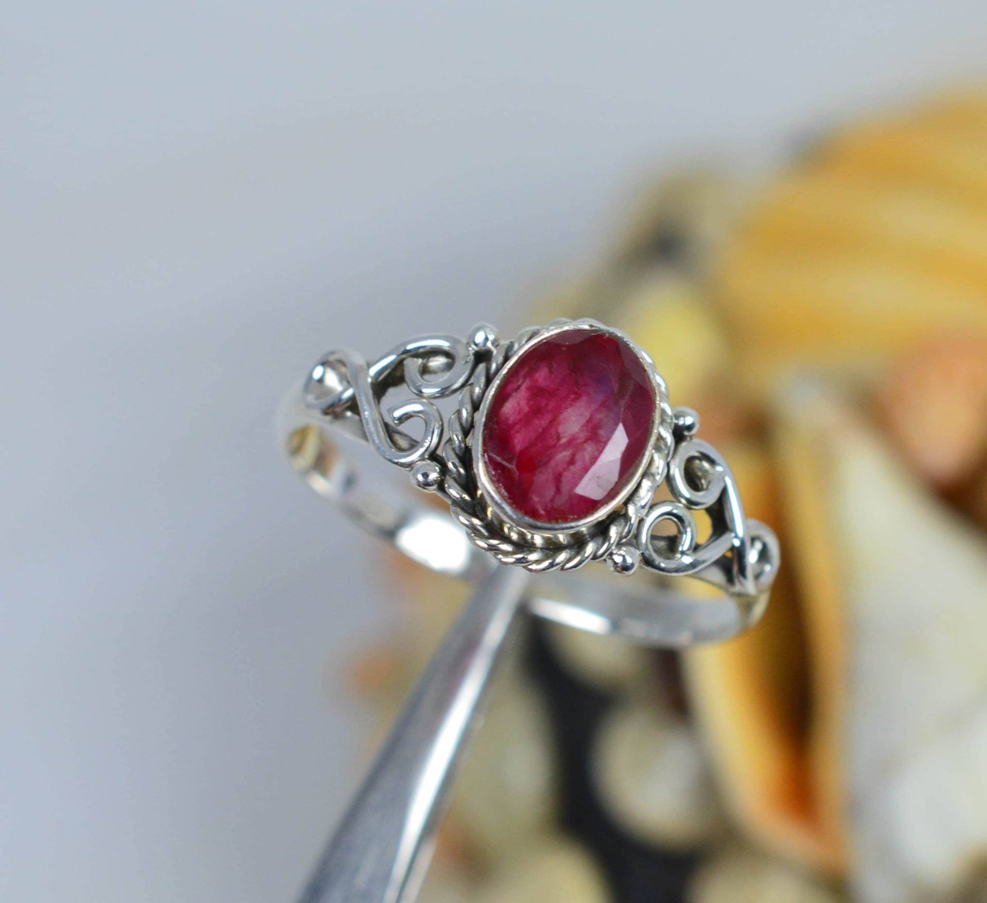 Geschliffener Roter Rubin 925Er Sterling Silber Edelstein Ring ~ Januar Geburtsstein Ovale Form Handgemachter Schmuck Designer Geschenk Für Jahrestag Geschliffener Roter Rubin 925Er Sterling Silber Edelstein Ring ~ Januar Geburtsstein Ovale Form Handgemachter Schmuck Designer Geschenk Für Jahrestag von Rock925Jewels