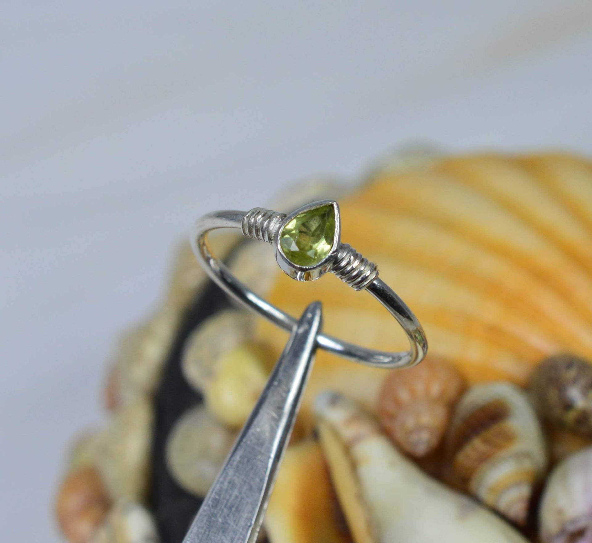 Geschliffener Grüner Peridot 925 Sterling Silber Facettierter Edelstein Ring ~ Designer Birnenform Handgemachter Schmuck Geschenk Für Weihnachten Geschliffener Grüner Peridot 925 Sterling Silber Facettierter Edelstein Ring ~ Designer Birnenform Handgemachter Schmuck Geschenk Für Weihnachten von Rock925Jewels