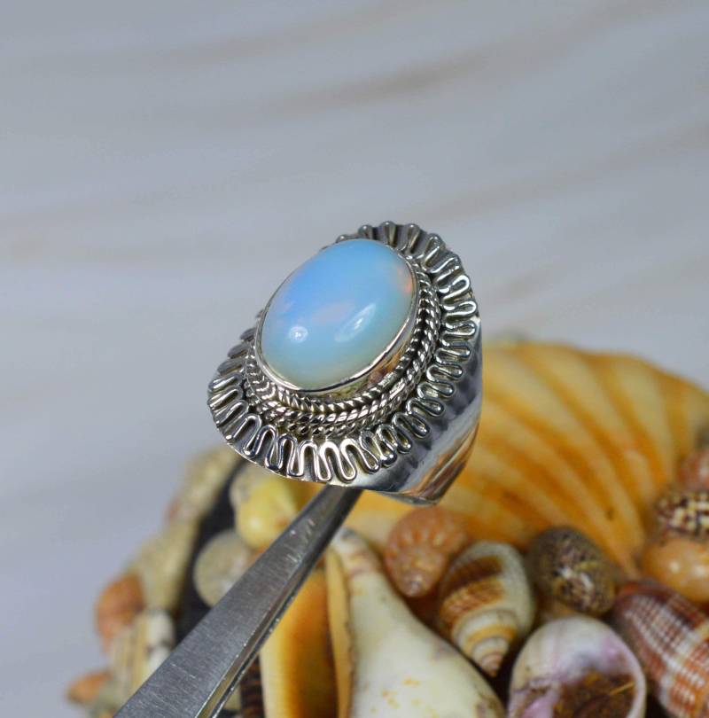 Milky Opalite 925 Sterling Silber Designer Ring ~ Ovale Form Edelstein Geschenk Zum Jahrestag von Rock925Jewels