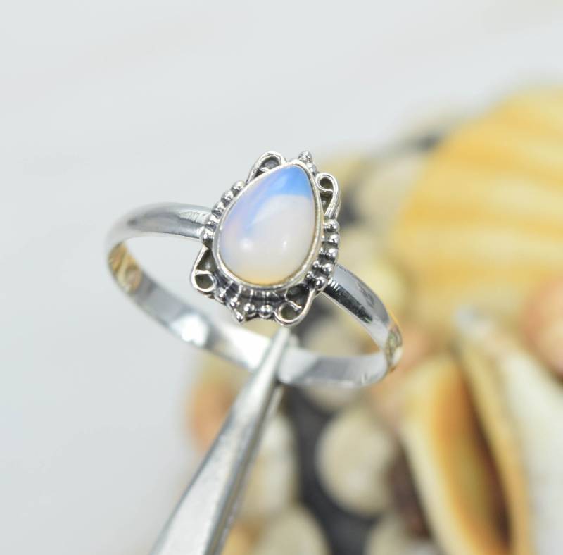 Milchiger Opalit 925 Sterling Silber Designer Ring ~ Edelstein Handgefertigter Schmuck Eleganter Geschenk Für Sie von Rock925Jewels