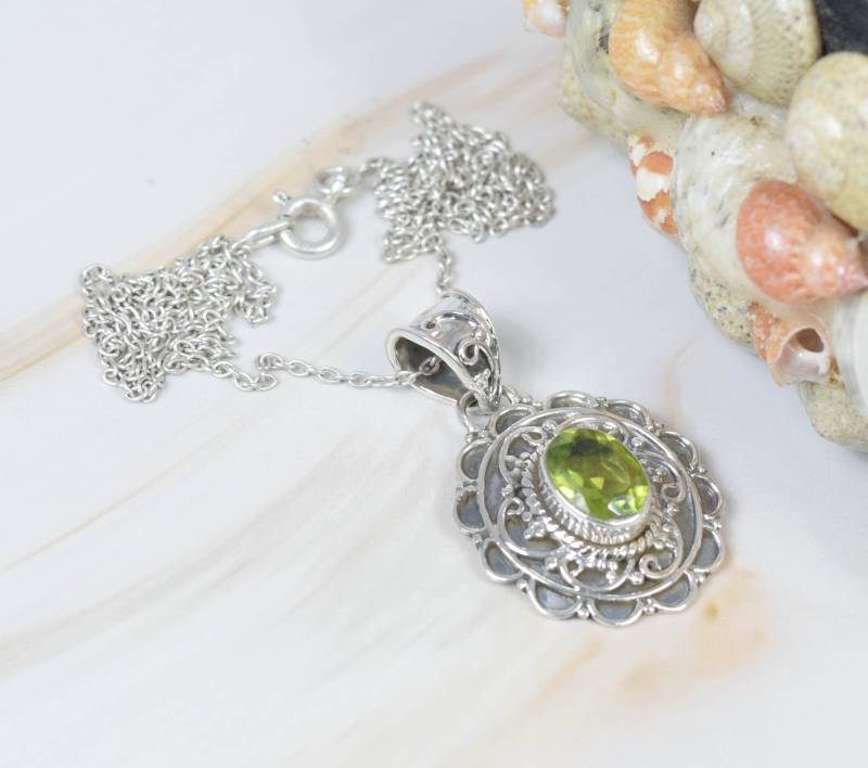 Natürlich Geschnittener Grüner Peridot 925 Sterling Silber Edelstein Kettenanhänger Mit Oder Ohne Kette ~ August Geburtsstein Designer Anhänger von Rock925Jewels