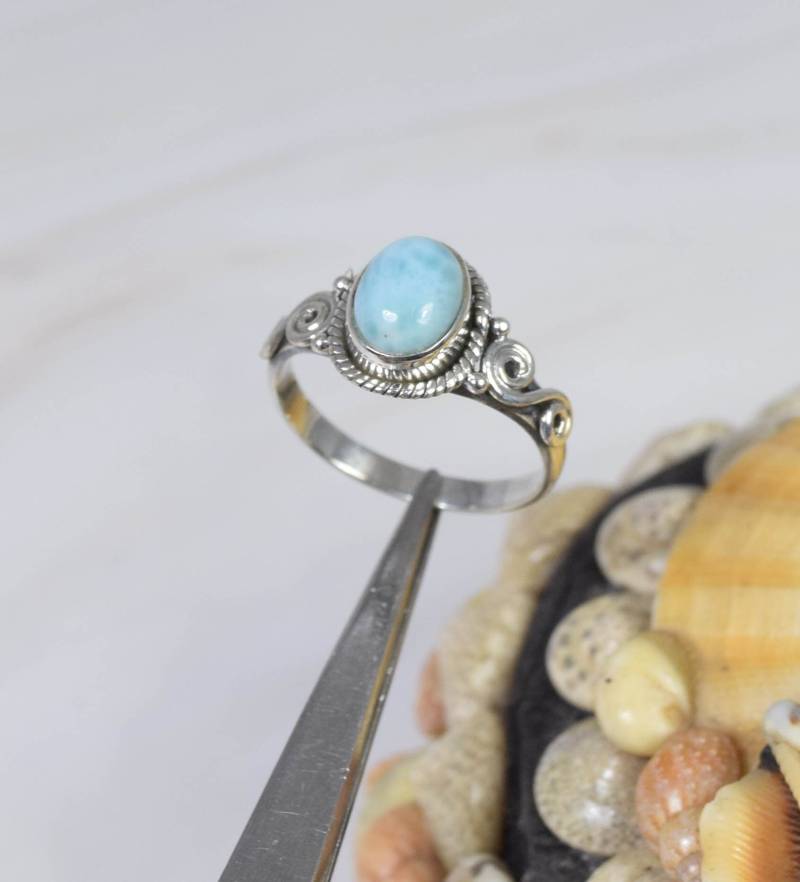Natürlicher Blauer Larimar 925 Sterling Silber Edelstein Ring ~ Designer Februar Monat Geburtsstein Ovale Form Für Sie von Rock925Jewels