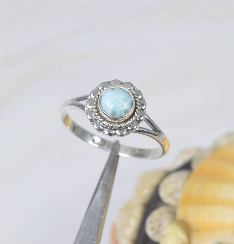 Natürlicher Blauer Larimar 925 Sterling Silber Edelstein Ring ~ Eleganter Runde Form Designer Geschenk Für Sie von Rock925Jewels