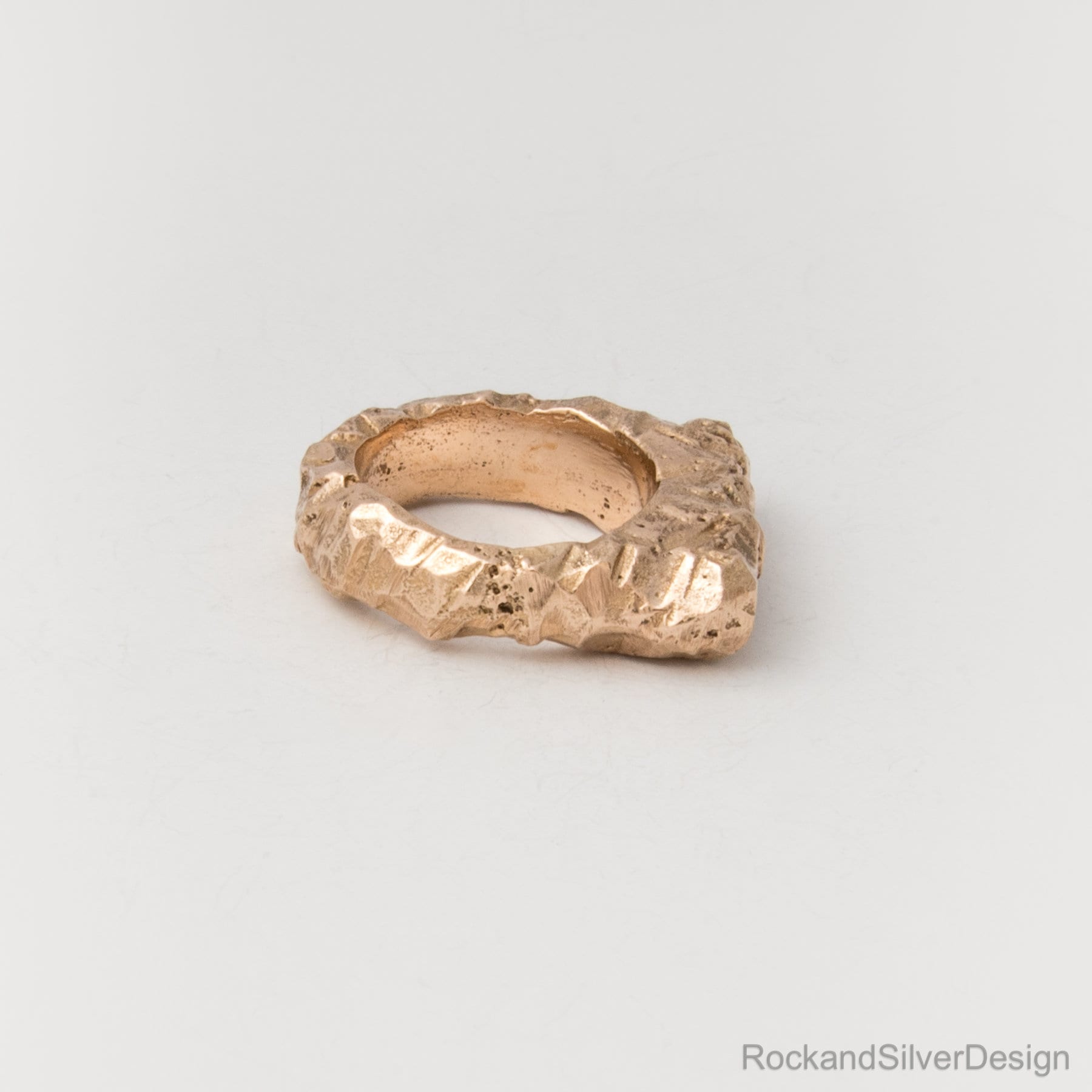 Sandguss Bronze Ring Im Wellen-Siegelstil - Unikat | Us Größe 7 1/2 Sandguss Bronze Ring Im Wellen-Siegelstil - Unikat | Us Größe 7 1/2 von RockAndSilverDesign