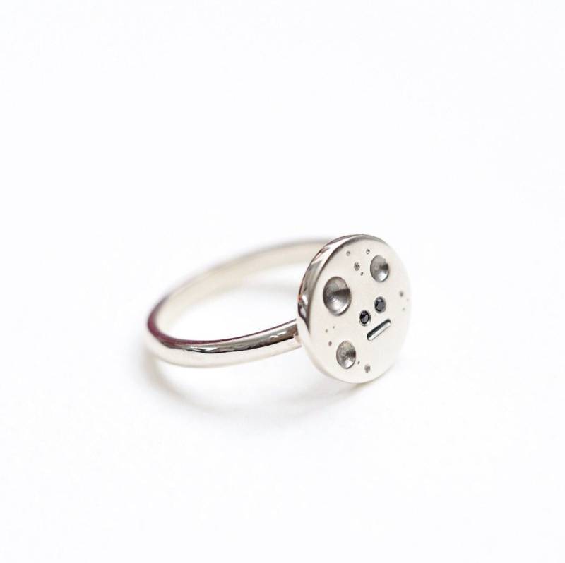 Vollmond Ring Recyceltes Sterling Silber Mit Black Diamond Augen von RockCakes