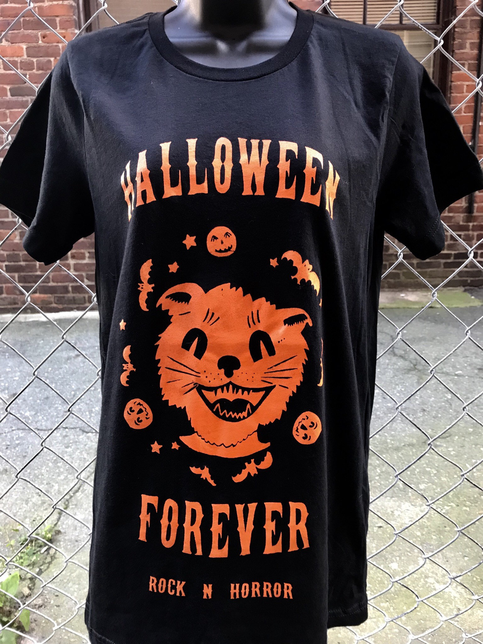 Halloween Forever Unisex T-Shirt von RockNhorrorApparel