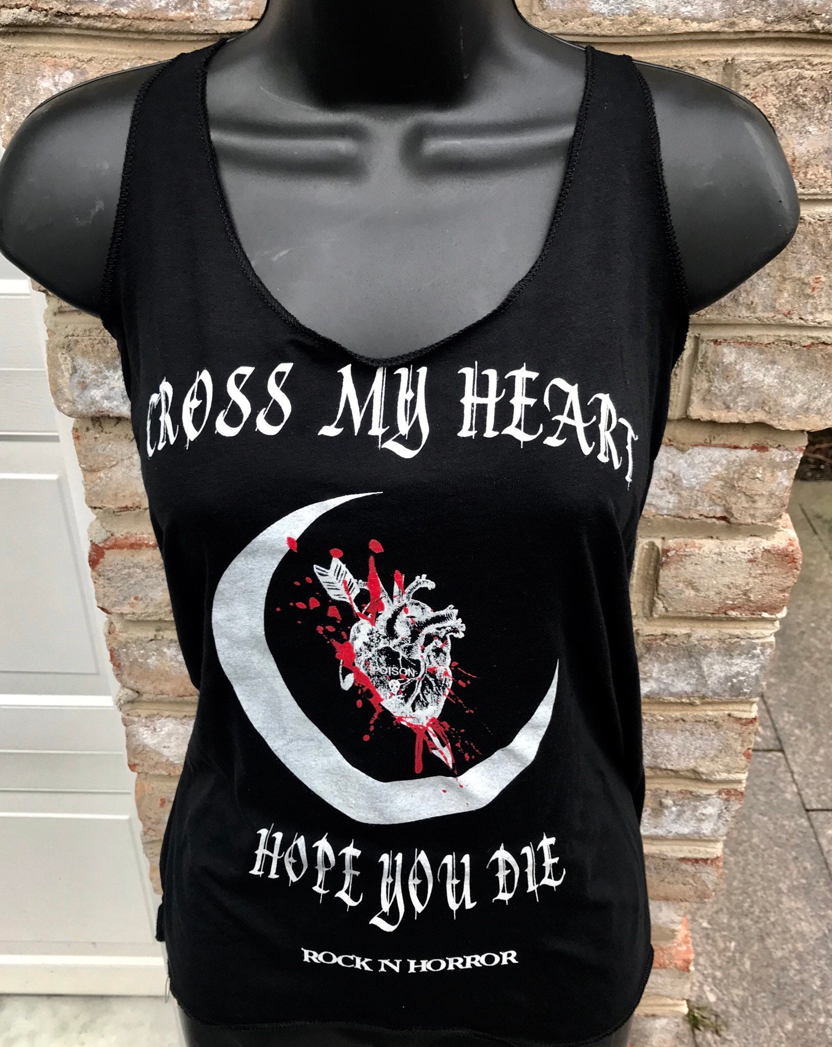 Kreuz Mein Herz Racerback Tank von RockNhorrorApparel