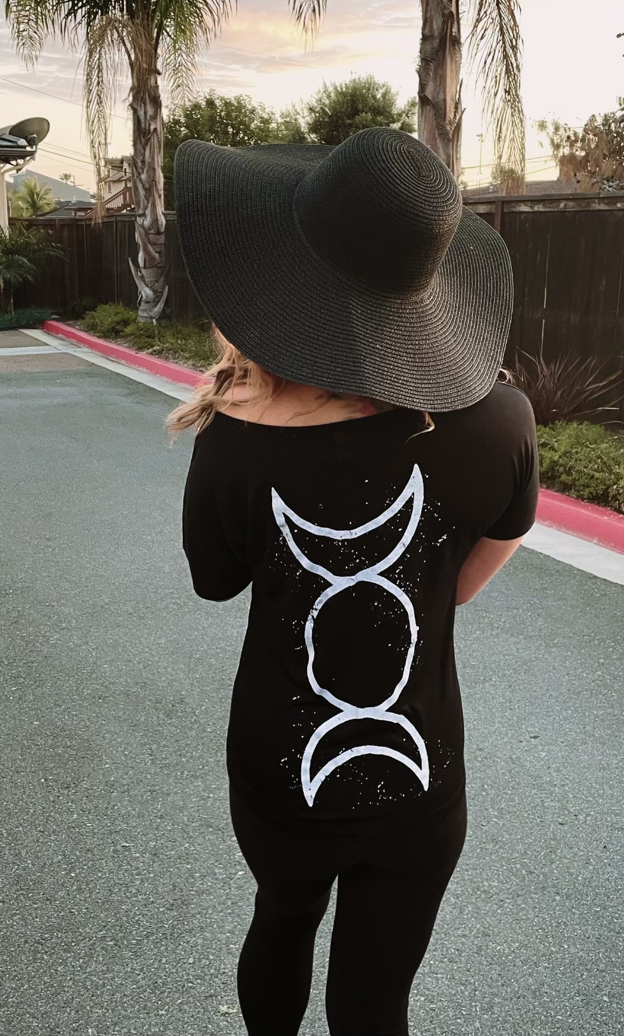Mondgöttin Aus Der Schulter Top von RockNhorrorApparel