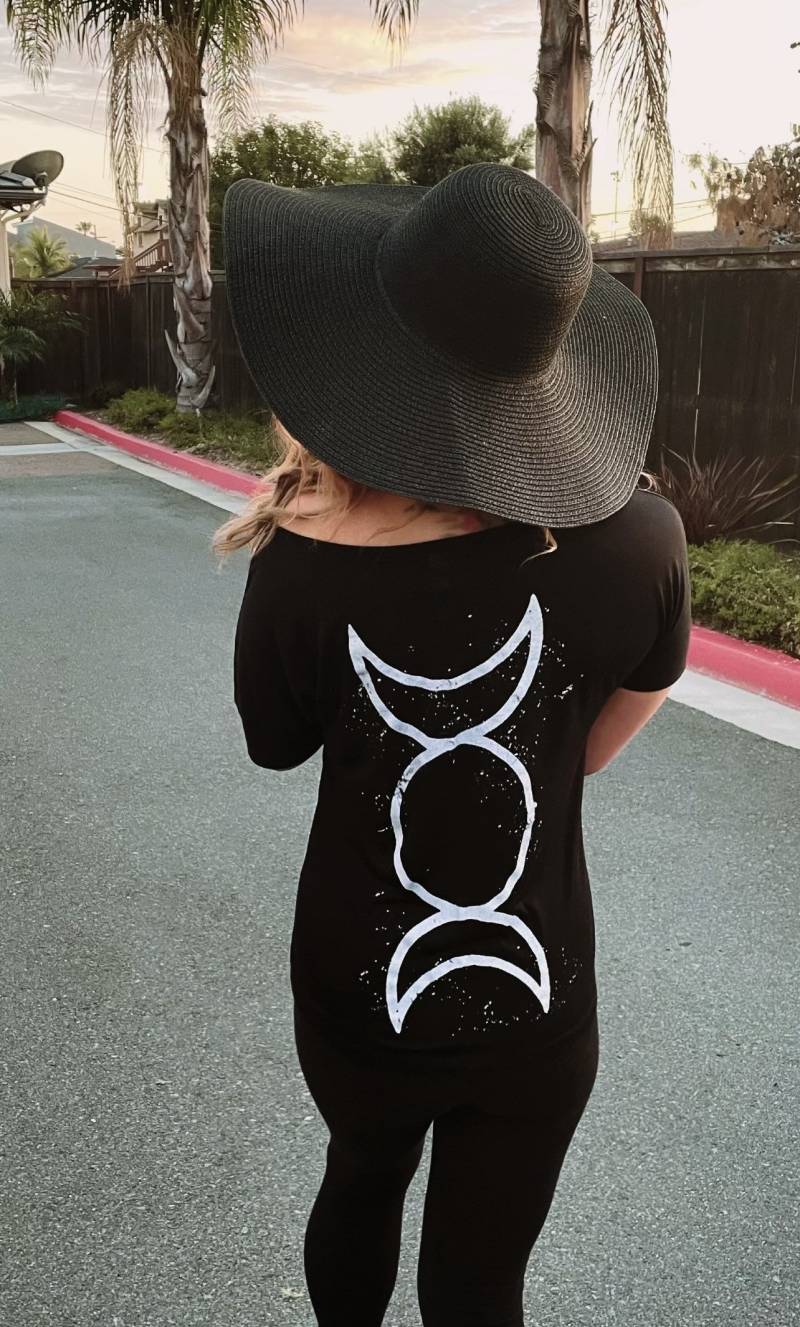Mondgöttin Aus Der Schulter Top Mondgöttin Aus Der Schulter Top von RockNhorrorApparel