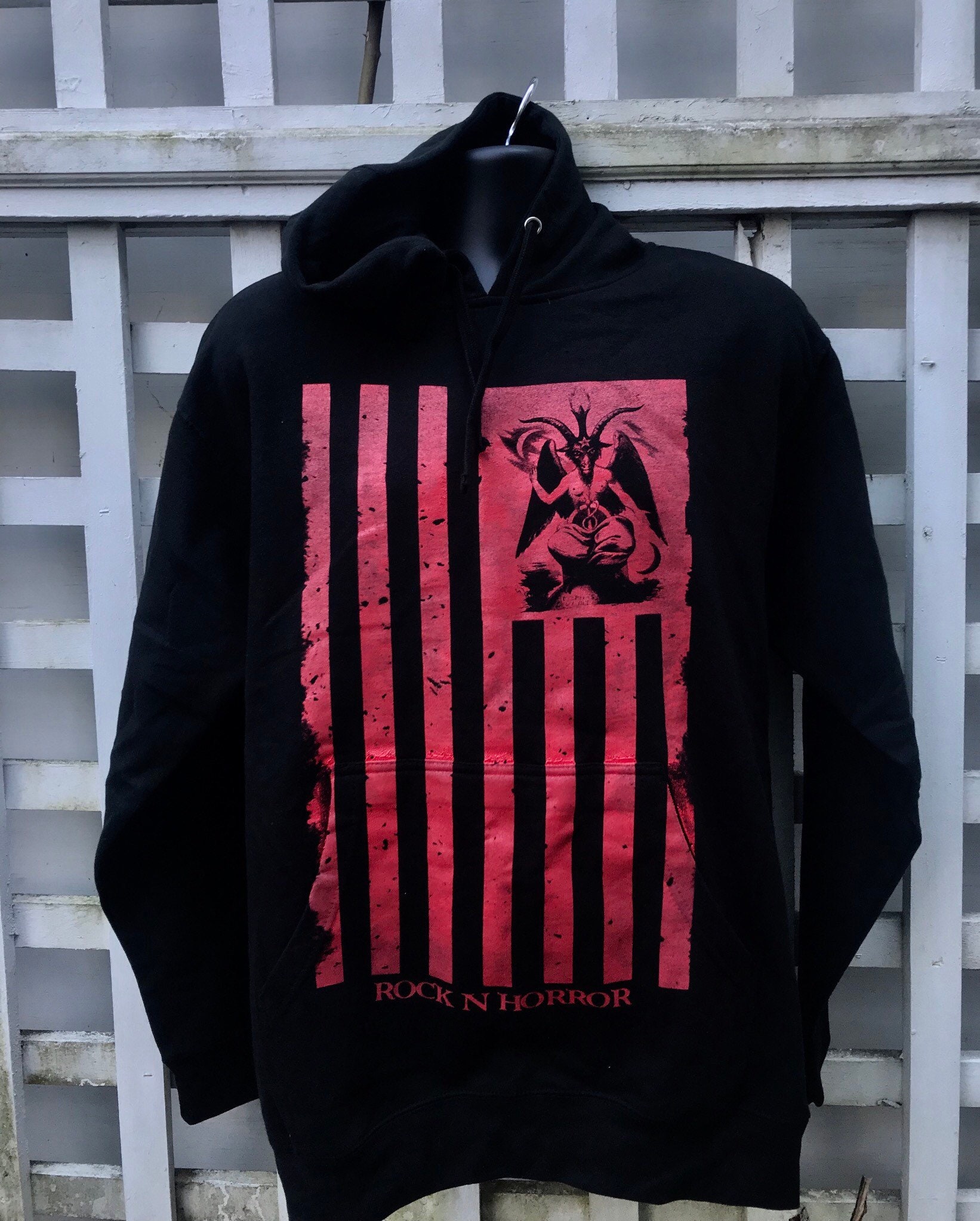 One Nation Under Satan Pullover Kapuzenpullover von RockNhorrorApparel