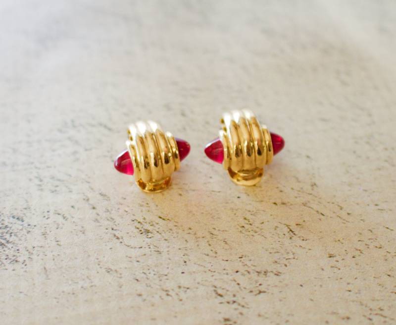 18K Massivgold Rubin. Exquisites Massives Gold Mit 4 Echten Unbehandelten, Natürlichen Rubin Cabochon Ohrringen von RockRichGems