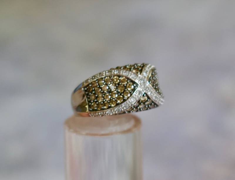 Designer Style Champagner | Schokolade Und Weiße Diamanten in Massivem 10K Weißgoldring. Größe 6 von RockRichGems