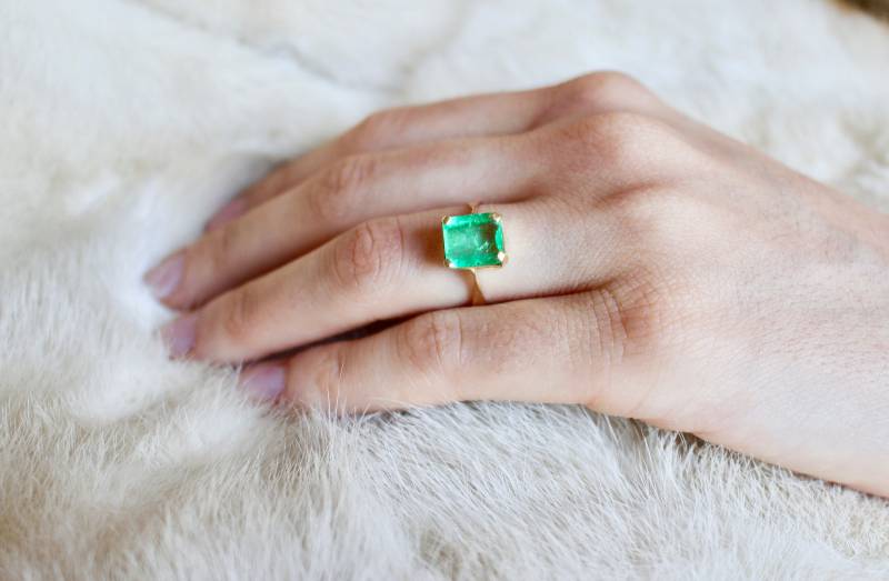 Echter Natur Unbehandelter 9, 5x8, 5 Mm Smaragd Mit 18K Massive Gold Ring. Größe 8, 5 von RockRichGems