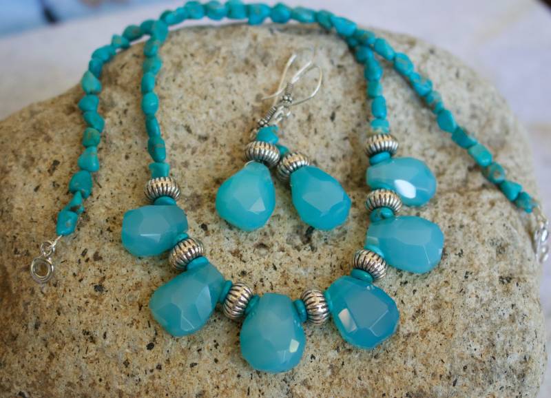 Echter Türkis Mit Chalcedon-Briolettes Und Sterlingsilber-Halskette Passenden Ohrringen von RockRichGems