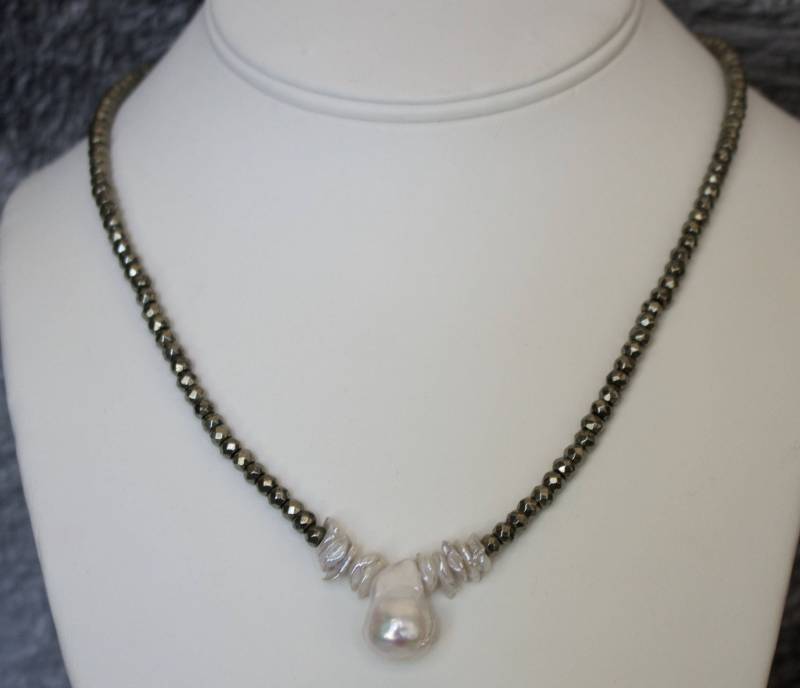 Halskette Aus Süßwasser Barock Und Keshi Perlen Mit Pyratperlen von RockRichGems