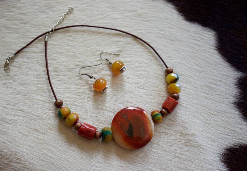 Orange, Grün, Gelb Achat Mit Antiken Korallen Perlen Und Kupfer Halskette Passenden Ohrringen von RockRichGems