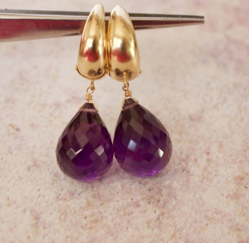 Prächtige Ohrringe Aus Massivem 585Er Gelbgold Mit Echten 18 X 14 Mm Facettierten Amethyst-Briolettes von RockRichGems