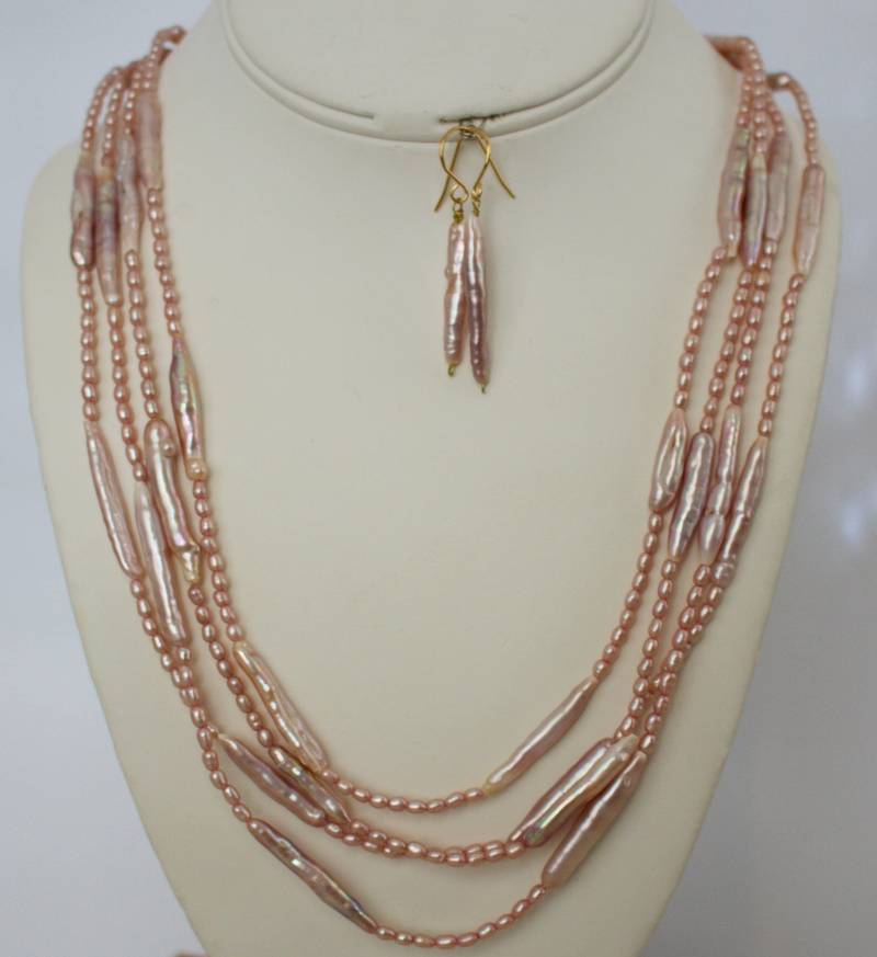 Schöne 4 Stränge Handgefertigte Süßwasser Rosa Biva Und Reis Perlen Mit Passenden Ohrringen von RockRichGems