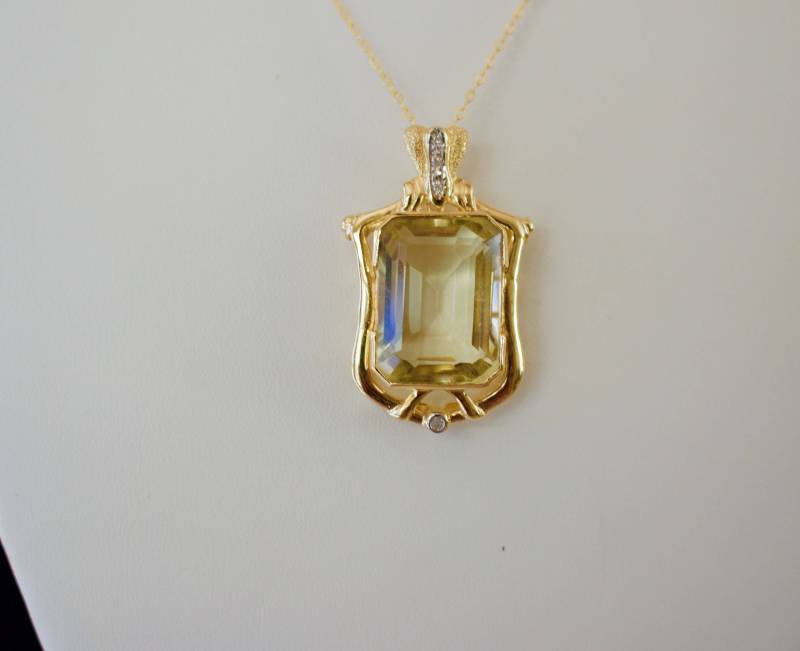 Silber. Citrin. Diamant. Exquisites 14 Karat Massivgold Mit 20x15 Mm Citrin Im Smaragdschliff Und Diamantakzent-Enhancer-Anhänger von RockRichGems