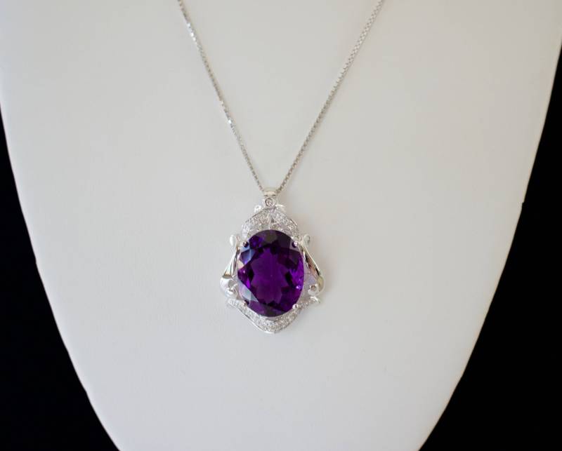 Silber. Diamant. Amethyst. Wunderschöner Großer Amethyst Anhänger Aus 585Er Weißgold Mit Der Ist Ein Verstärker von RockRichGems