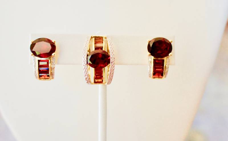 Silber. Granat. Diamant. Schöne 14K Massivgold Und Exquisite Roter Granat Mit Diamant Anhänger Ohrringe Set von RockRichGems