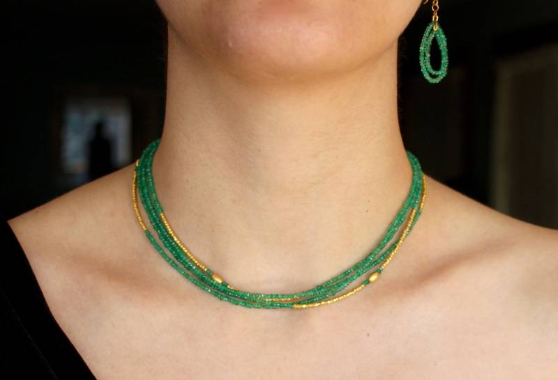 Smaragd. 18K Gold. Exquisite 4 Stränge Echter Smaragd Mit 18 Karat Massivgold Halskette Passenden Ohrringen von RockRichGems
