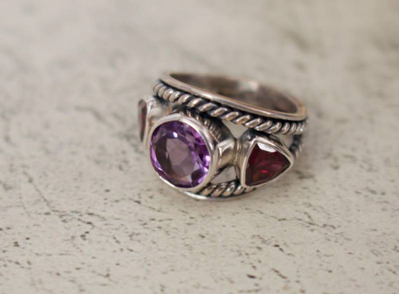Sterling Silber. Amethyst. Granat. Kunstvolle, Handgefertigte Sterlingsilber Mit Amethyst Und Granat-Ring von RockRichGems