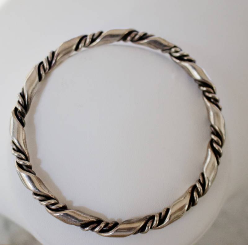 Sterling Silber. Eine Arbeit Eines Lokalen Künstlers. Kein Stempel. Gedrehter Handgemachter Armreif Aus Seil. 8-9 Zoll von RockRichGems