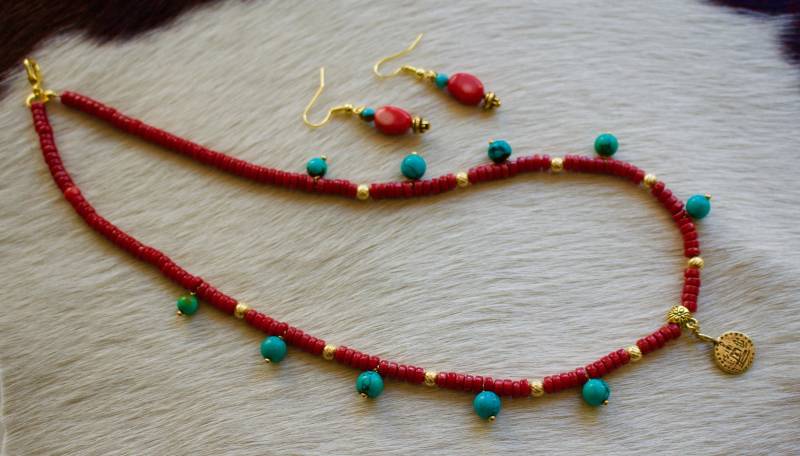 Türkis, Vergoldete Silberkette Mit Passenden Ohrringen von RockRichGems