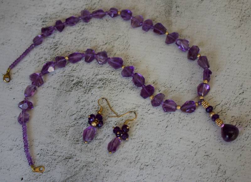 Wunderschöne Amethyste Mit Vergoldeter Silberkette Und Passenden Ohrringen von RockRichGems