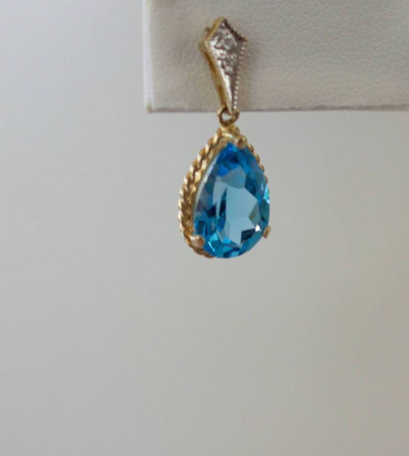 Wunderschöne Blautopas Mit Diamant Und Gold Ohrringe von RockRichGems