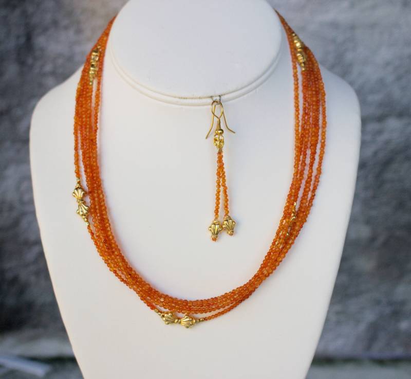 Wunderschöne Handgemachte 6 Stränge Karneol Mit Vergoldeten Sterling Silber Halskette Passenden Ohrringen von RockRichGems