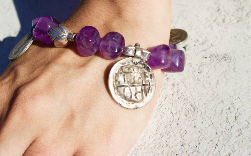 sterling Silber. Amethyst. Schönes Handgemachtes Amethyst Und Echtes Silber Charms Perlen Charm Armband. Größe 23 cm von RockRichGems