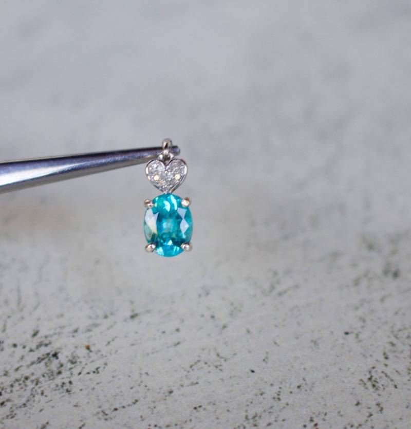 sterling Silber. Apatit. Diamant. Elegantes Silber Mit Echtem Aqua/Paraiba Farbe Apatit Und Diamant Akzent Anhänger von RockRichGems