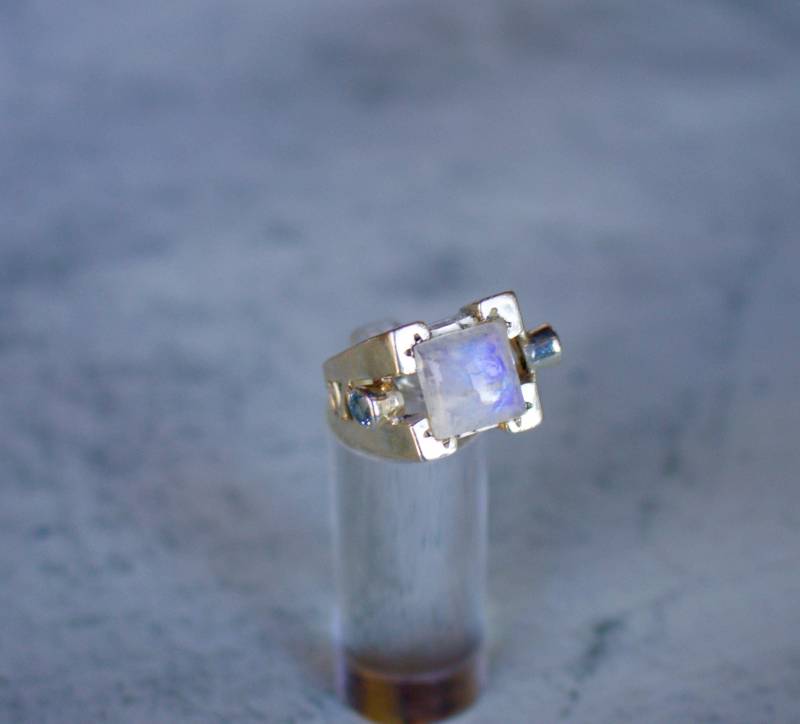 sterling Silber. Mondstein. Elegant Silber Ring Mit Mondstein Und Blautopas. Größe 8 von RockRichGems