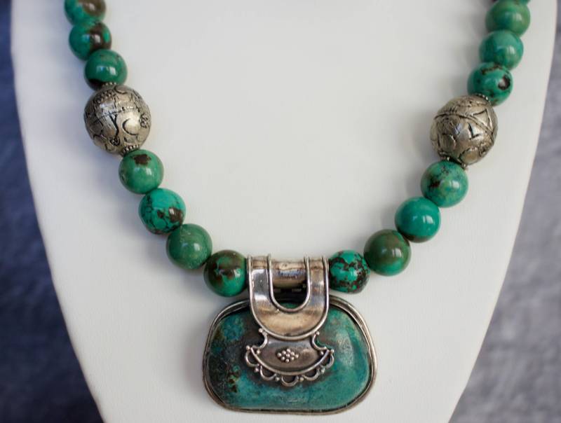 strang 12 Mm Echte Runde Türkis Mit Echten Grünen Anhänger Halskette Passenden Ohrringen von RockRichGems