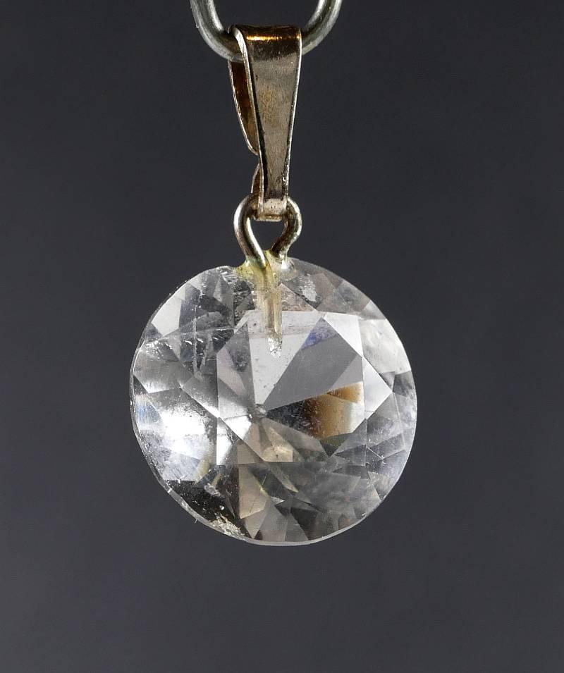 Facettierter Bergkristall Kleiner Rundschliff 925Er Silberanhänger 1, 2 Gramm von RockShopCZ