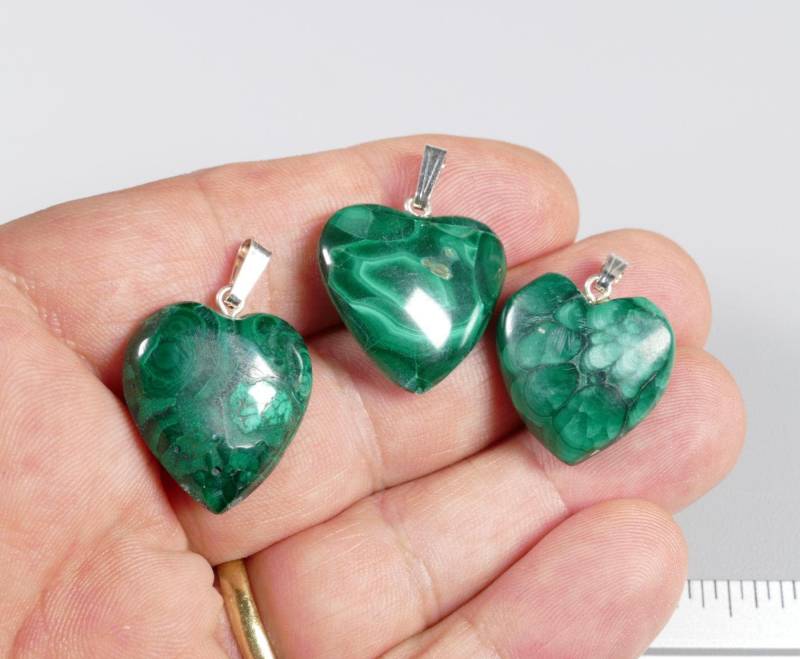 Geschnitzter Malachit-Herzanhänger Mit 925Er Silberschlaufe - Zufällig Ausgewählter 1 Anhänger von RockShopCZ