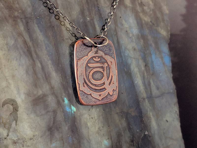 Geätzter Kupfer Sakralchakra Anhänger Svadhisthana Symbol Geätzter Kupfer Sakralchakra Anhänger Svadhisthana Symbol von RockSpiritStudio
