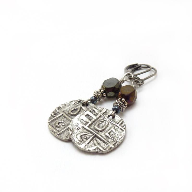 Lange Silberne Ohrringe - Bhutan Replica Antike Münzen Jet Black Glasschliffperlen Lange Boho Hippie Lange Silberne Ohrringe - Bhutan Replica Antike Münzen Jet Black Glasschliffperlen Lange Boho Hippie von RockStoneTreasures