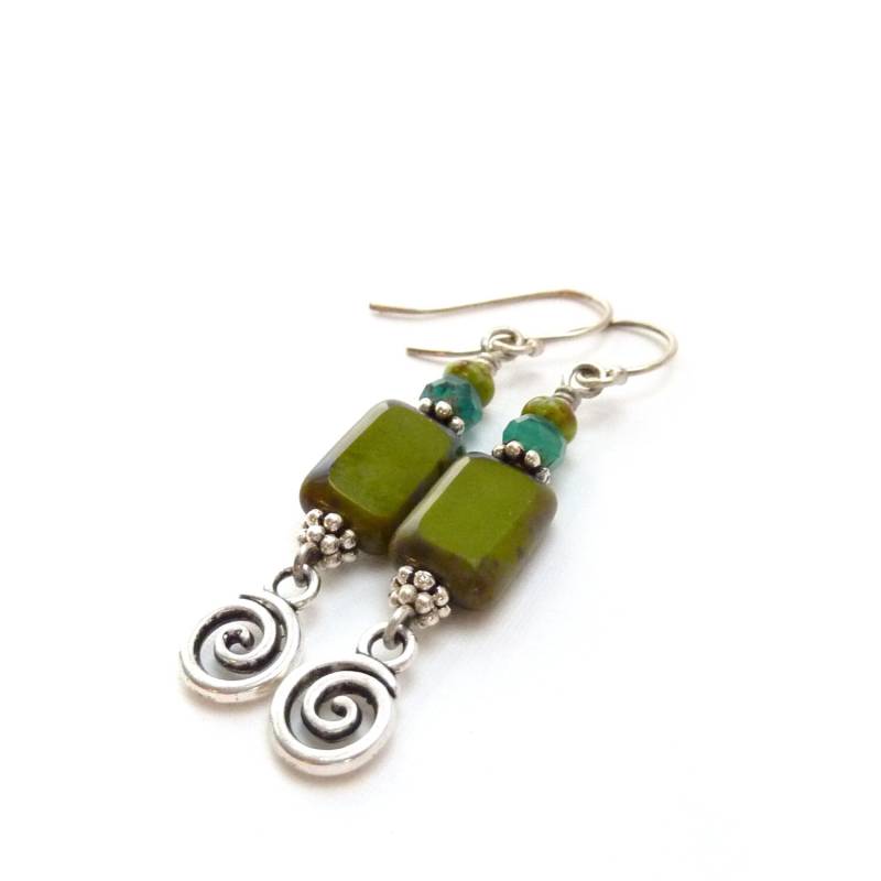 Olivgrün-Ohrringe - Picasso Rechteck Glas Perlen Silber Charms Boho Ohrringe Olivgrün-Ohrringe - Picasso Rechteck Glas Perlen Silber Charms Boho Ohrringe von RockStoneTreasures