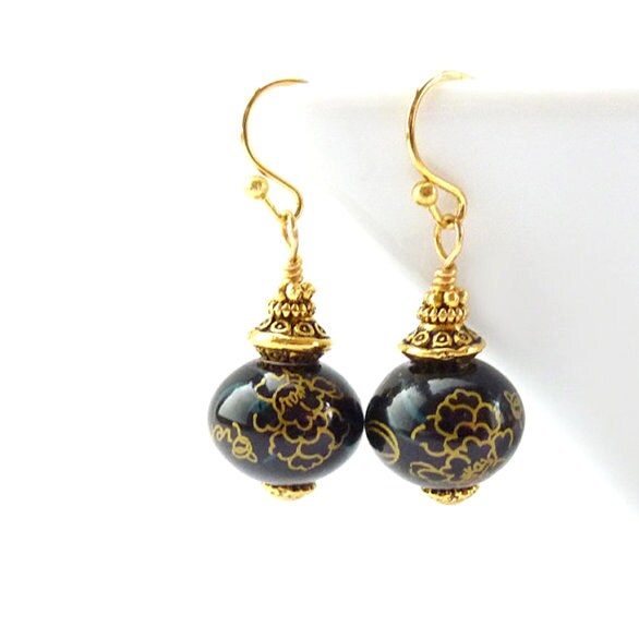 Schwarz & Gold Ohrringe - Porzellanperlen Antik Wirbelt Blumen Zierliche Handgemachter Schmuck Schwarz & Gold Ohrringe - Porzellanperlen Antik Wirbelt Blumen Zierliche Handgemachter Schmuck von RockStoneTreasures