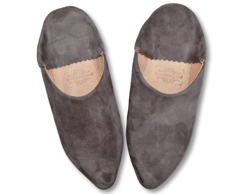 Grau Braun Wildleder Spitzen Babouche Leder Hausschuhe, Pantoletten von RockTheKazbahDesign
