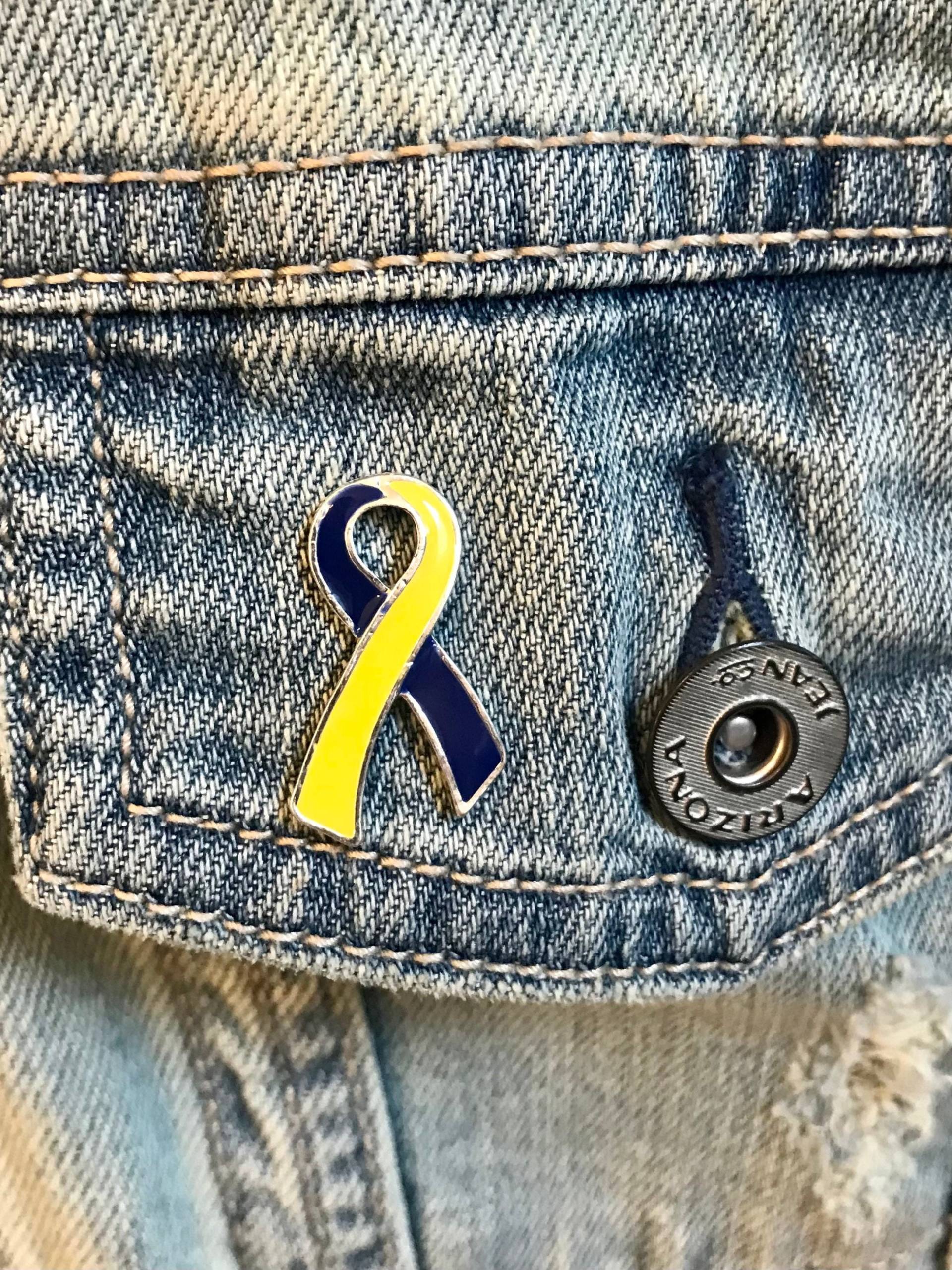 Dunkelblau-Gelbe Schleife/Revers Hutnadel Down Syndrom Unterstützung Der Ukraine von RockYourCauseJewelry