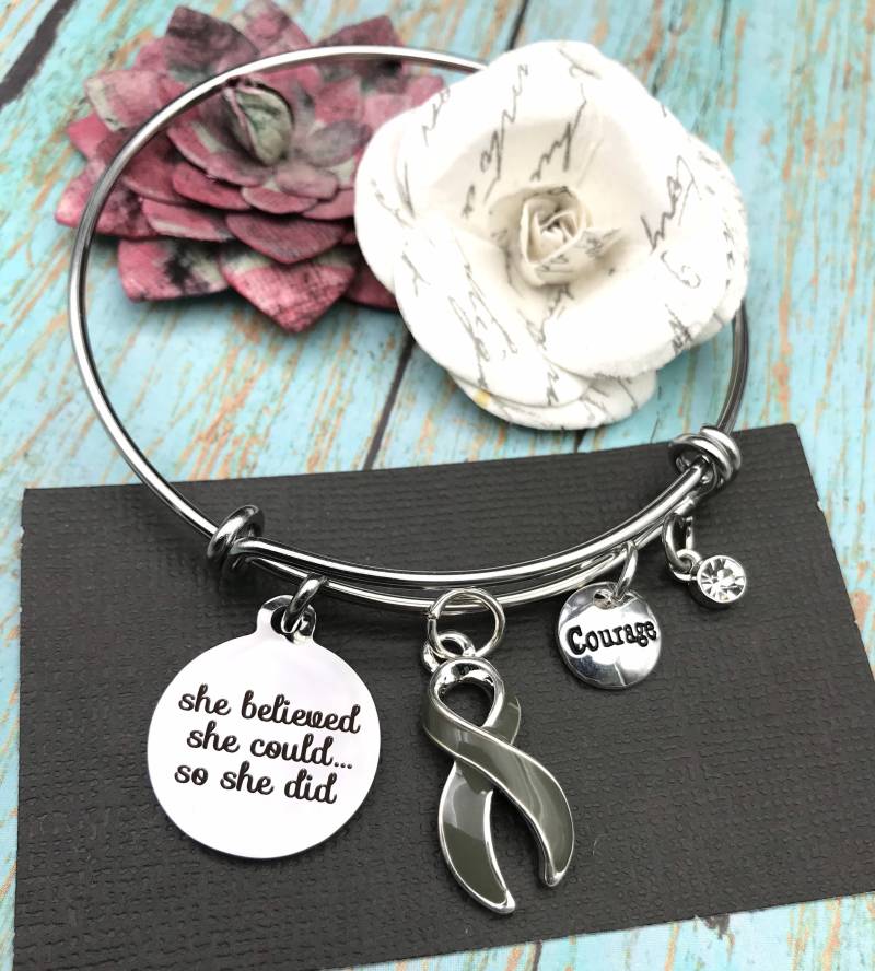 Grau Grau Band Charm Armband - Aphasie, Gehirn Krebs Überlebende, Hirntumoren, Typ 1 Oder 2 Diabetes Bewusstsein Geschenk Sie Glaubte, Könnte von RockYourCauseJewelry