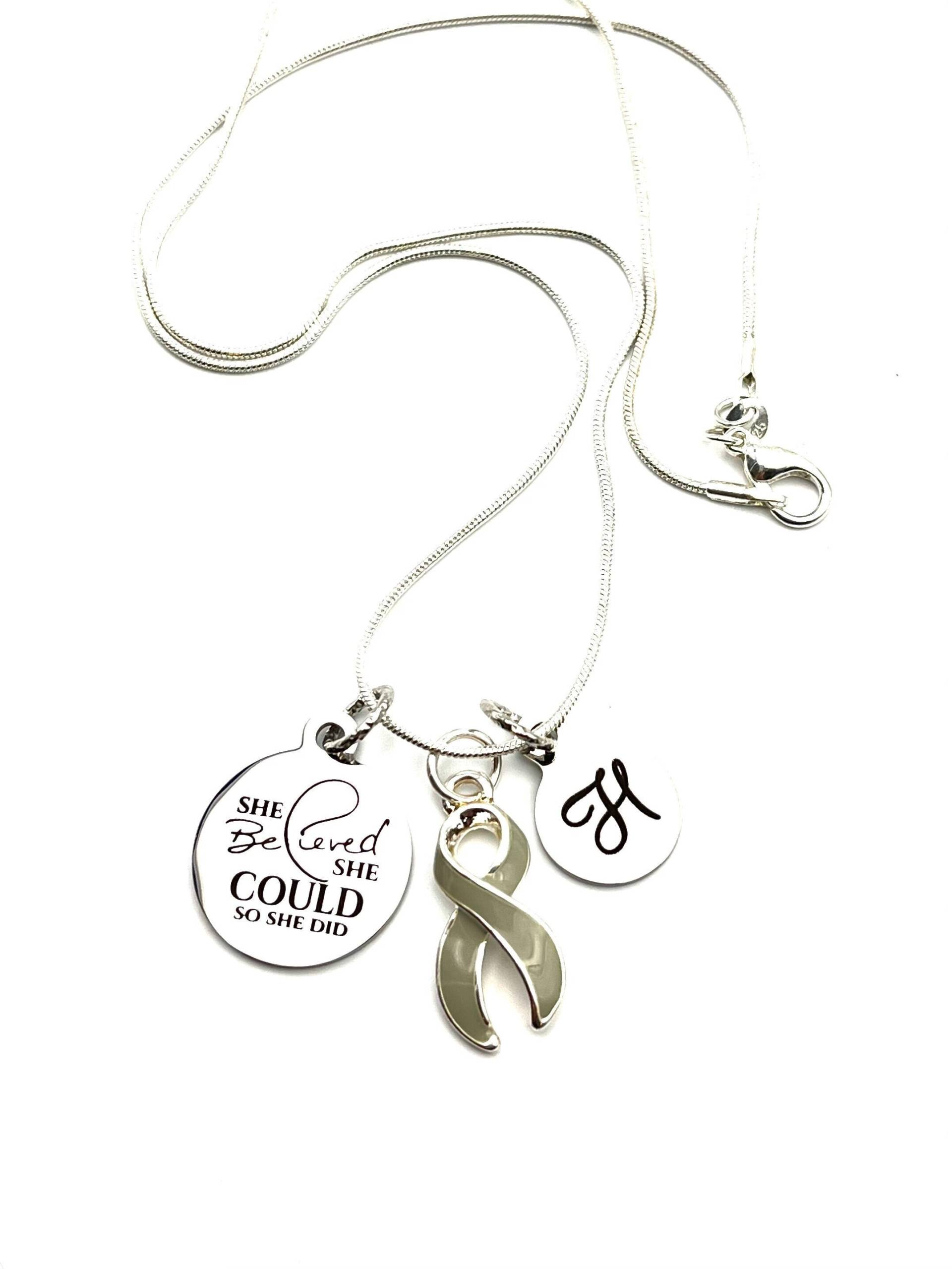 Grau Schleifenband Anhänger Halskette - Hirntumor Bewusstsein/Überleben Schmuck Diabetes Sie Glaubte, Sie Könnte, So Tat von RockYourCauseJewelry