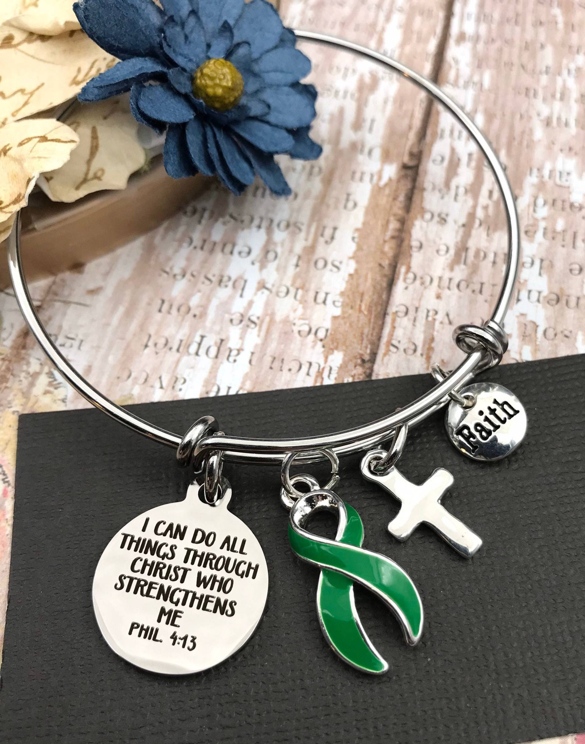 Grünes Band Charm Armband/Phil 413 Ich Kann Alle Dinge Durch Christus Bewusstsein Geschenk Doo von RockYourCauseJewelry